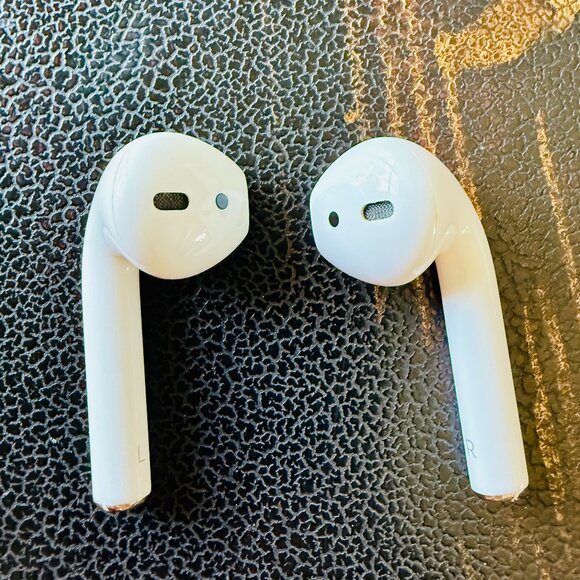 Apple Air Pods 1st Gen - Picture 7 of 8
